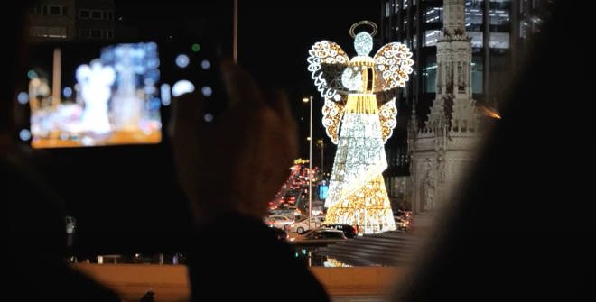 Ángel de Madrid, un enorme ángel con 36 400 puntos de luz, en Colón. Navidad 2024 Madrid