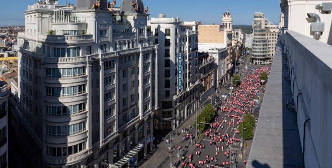 XXII Carrera de la Mujer a su paso por la calle Gran Vía. 11 de mayo de 2025