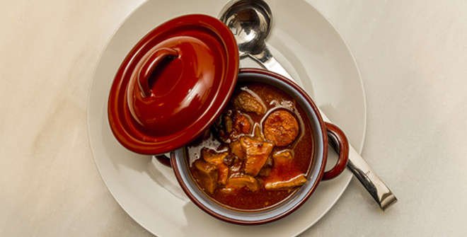 Cazuela de callos, según la receta de Hevia, que se puede degustar en H Emblemático