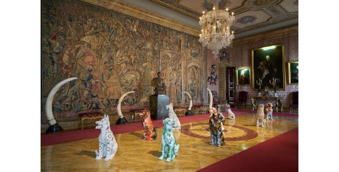 Flamboyant. Joana Vasconcelos en el Palacio de Liria. Matilha [Jauría] (2005). Fundación Helga de Alvear, Cáceres. Foto: Juan Rayos