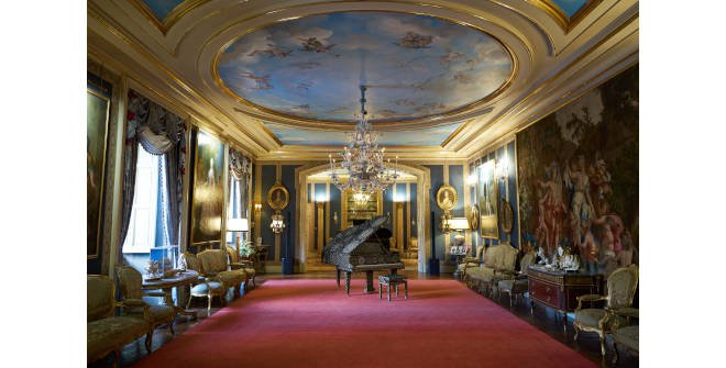 Flamboyant. Joana Vasconcelos en el Palacio de Liria. Piano Dentelle #3 (2016). Colección de la artista. Foto: Juan Rayos