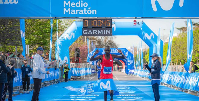 El keniano Levy Kibet Chematot, ganador del Medio Maratón Movistar Madrid 2025