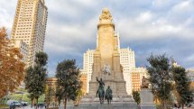 La nueva Plaza de España. Estatua de El Quijote y Sancho Panza