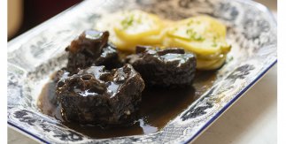 Rabo de toro estofado del restaurante Patio de Leones de Madrid