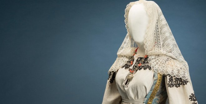 Detalle Traje de mujer de Alosno, comarca de Andévalo. 1900-1934. Museo del Traje. Foto: Fco Javier Maza