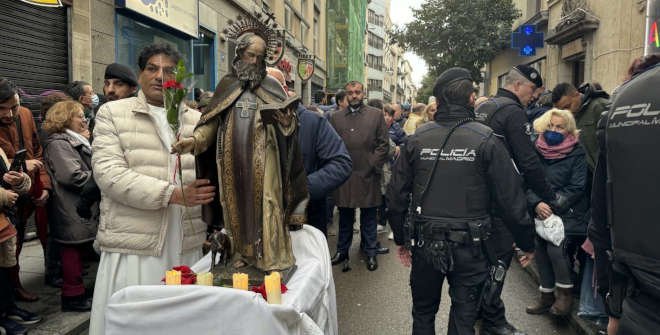 Vueltas de San Antón 2024. El recorrido ha partido y finalizado en la iglesia de San Antón -calle de Hortaleza 63-, pasando por la travesía de San Mateo y las calles de San Mateo, Fuencarral y Hernán Cortés para finalizar de nuevo en el templo. 