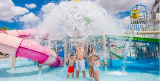 Parque Warner Beach