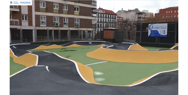 Pista Pump Track Jardines de José Luis Sampedro de Chamberí
